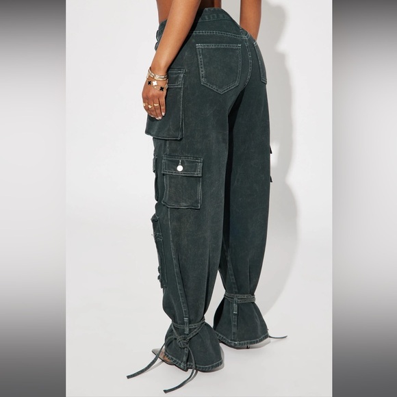 Fashion Nova Ankle Tie Cargo Jeans - Size 9 - Picture 3 of 3